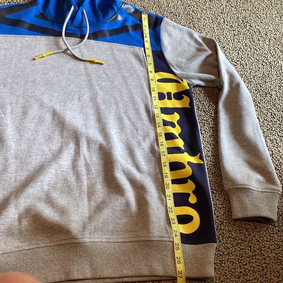 Umbro Gray Hooded Sweatshirt Size Medium in Like New Condition - Picture 7 of 8